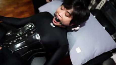 DominaFire Makes Salome Salvi Squirt with Strapon